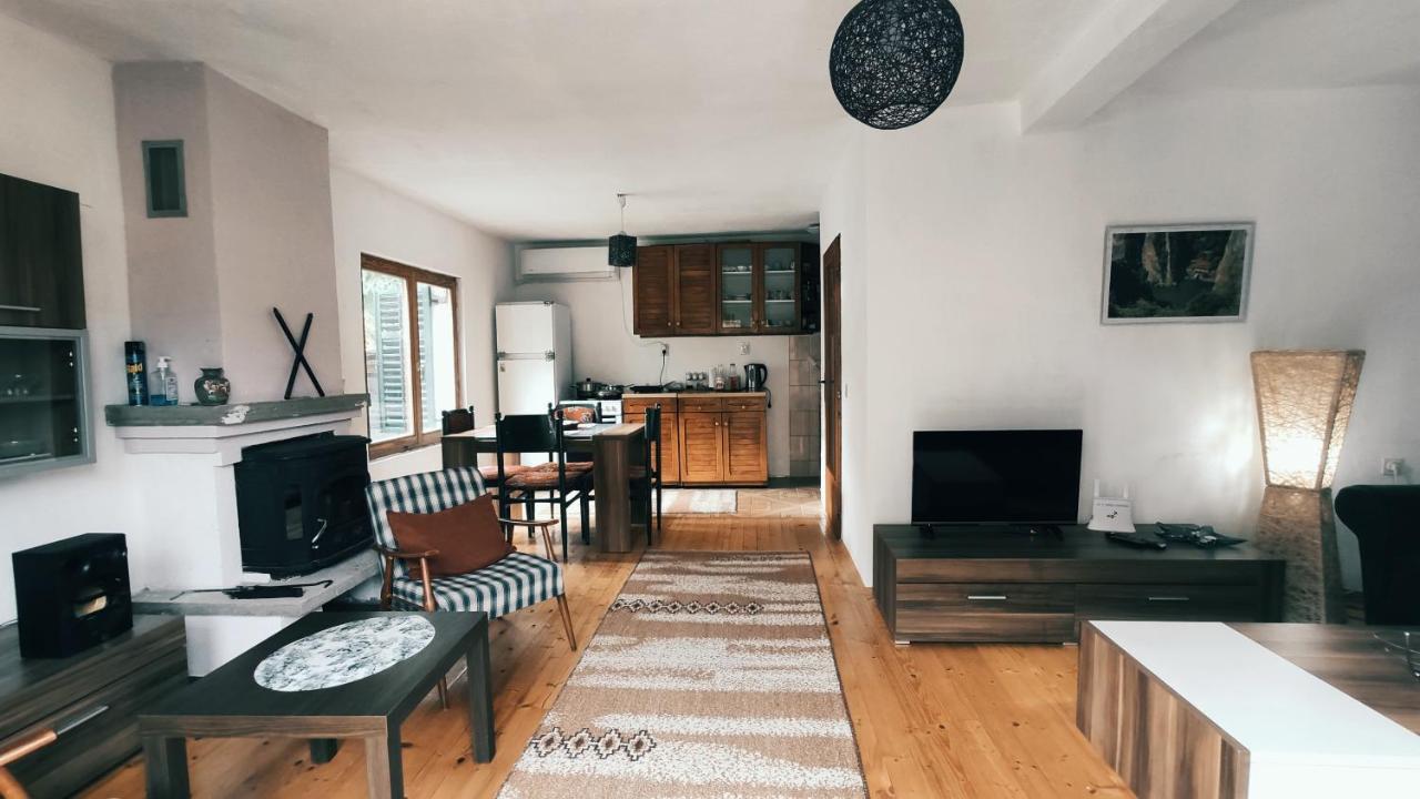 Jovanov Residence - Remote & Accessible Dolna Matka エクステリア 写真