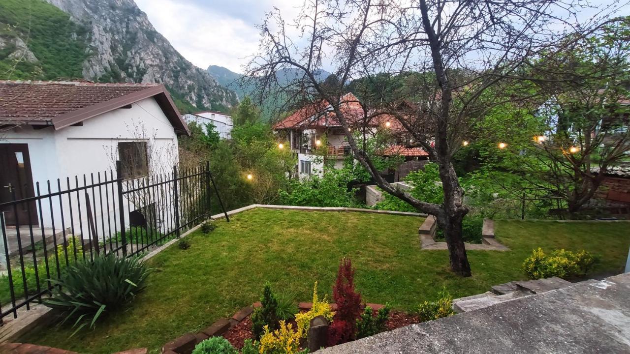 Jovanov Residence - Remote & Accessible Dolna Matka エクステリア 写真