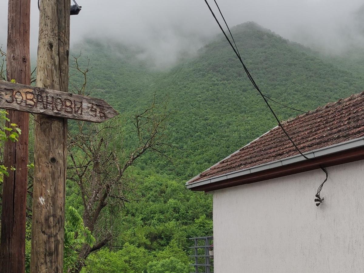 Jovanov Residence - Remote & Accessible Dolna Matka エクステリア 写真