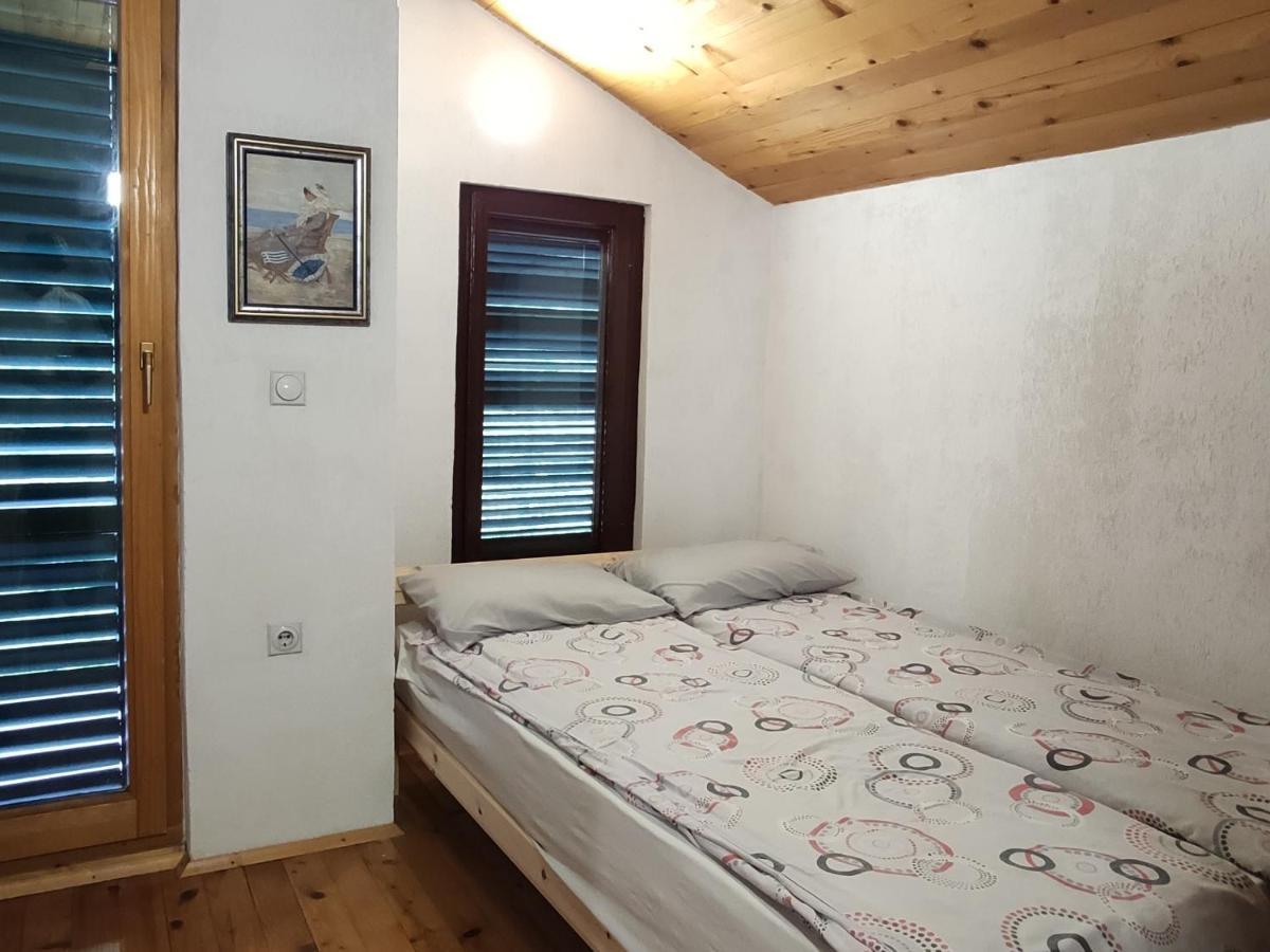 Jovanov Residence - Remote & Accessible Dolna Matka エクステリア 写真