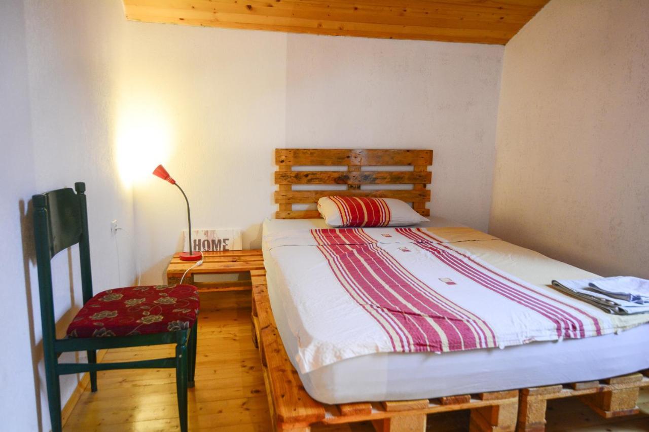Jovanov Residence - Remote & Accessible Dolna Matka エクステリア 写真